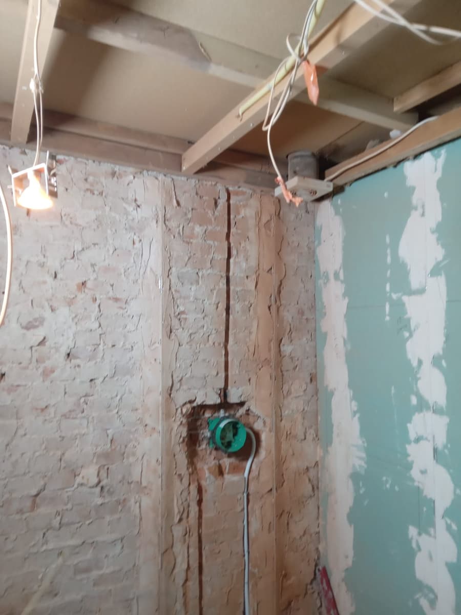 Plafond open voor de installatie