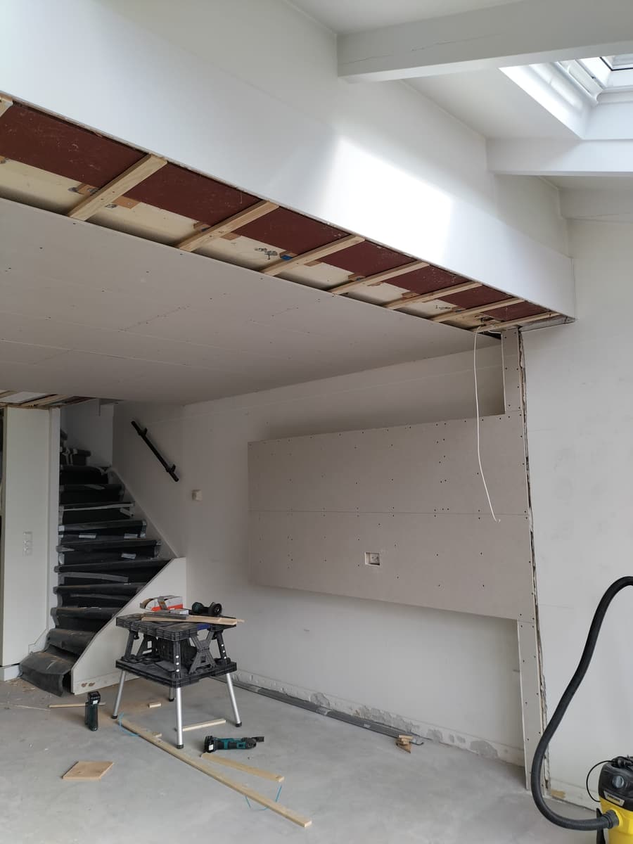 Plafond eruit, balken vrij