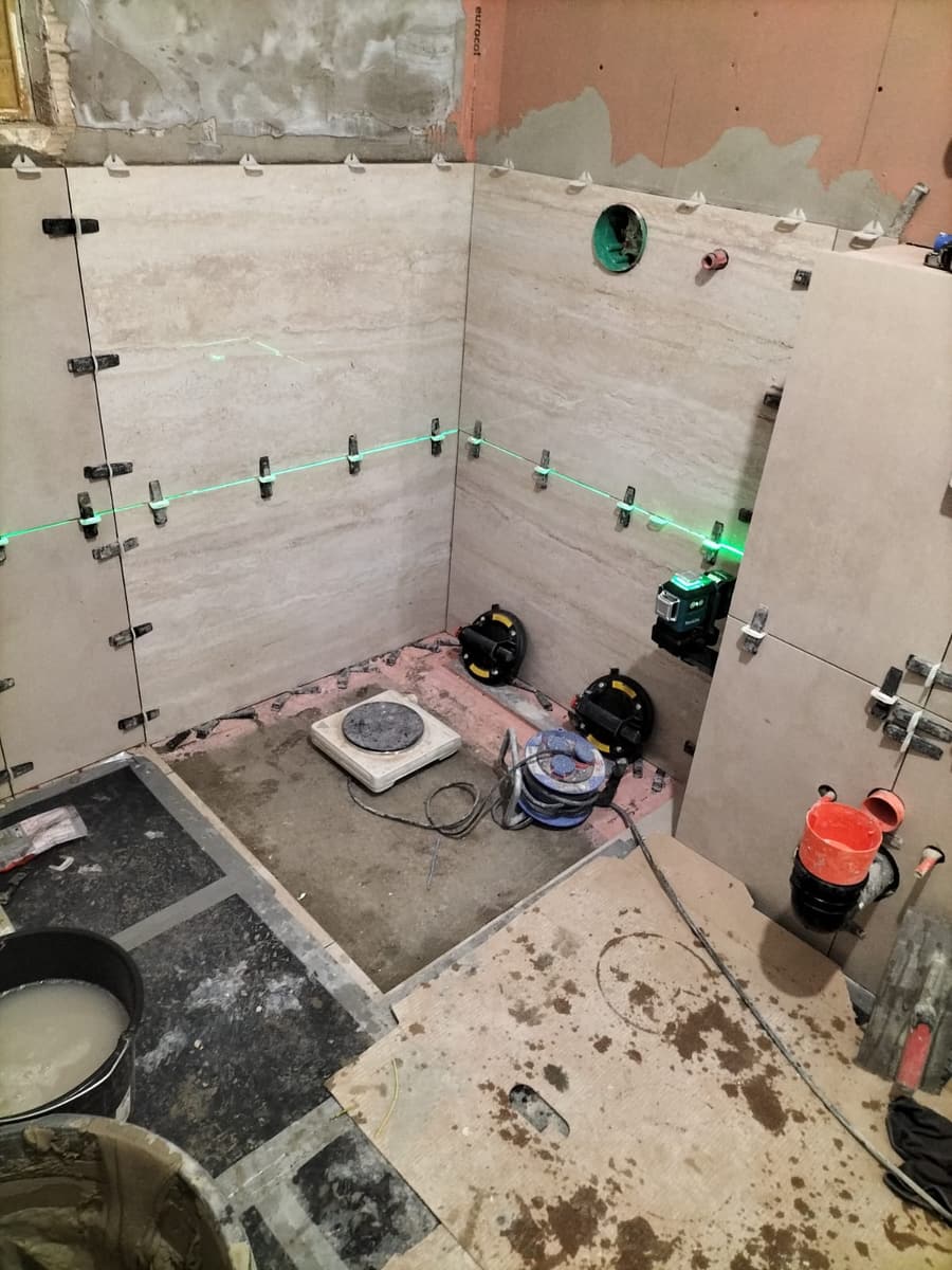 Waterdichting en tegelwerk in uitvoering