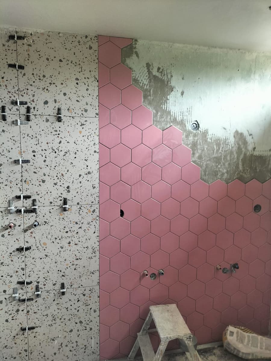Tegelwerk richting het plafond